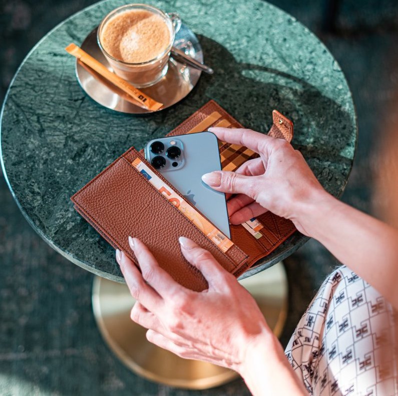 Billion Geldbörse mit Handyfach aus Nappaleder Braun - GOLDBLACKpremium