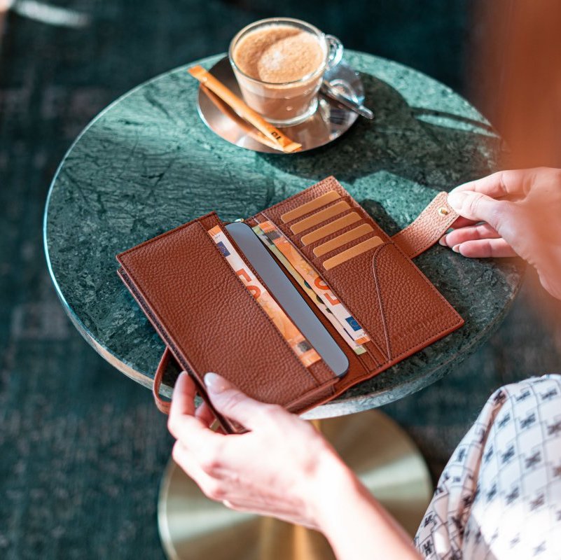 Billion Geldbörse mit Handyfach aus Nappaleder Braun - GOLDBLACKpremium