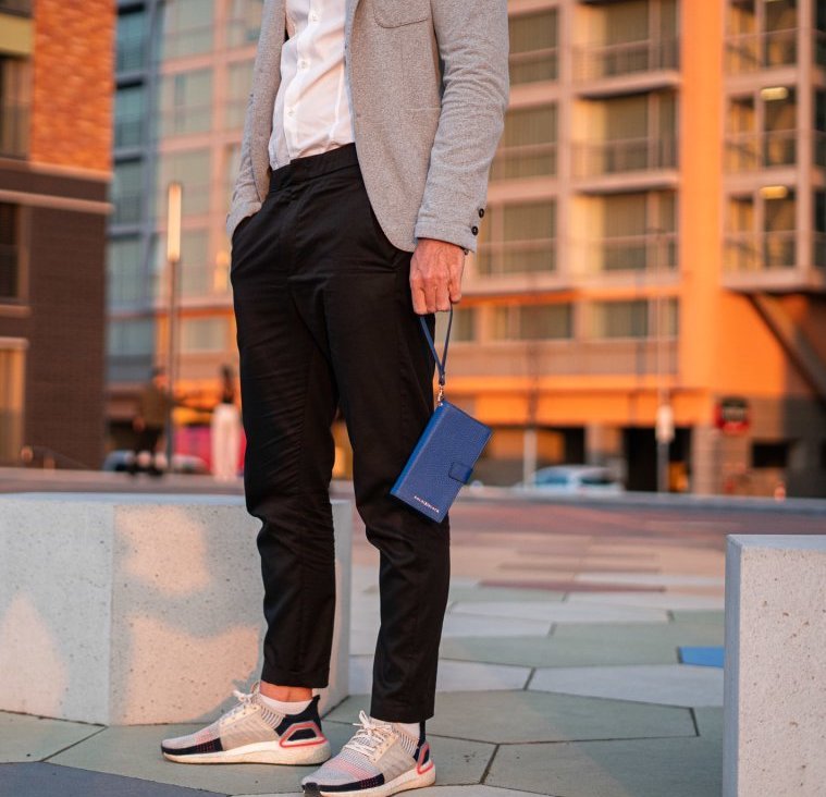 Billion Geldbörse mit Handyfach aus Nappaleder Blau - GOLDBLACKpremium